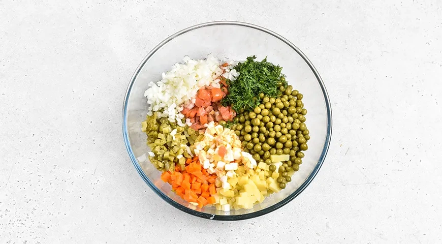 Оливье с красной рыбой: шаг 7