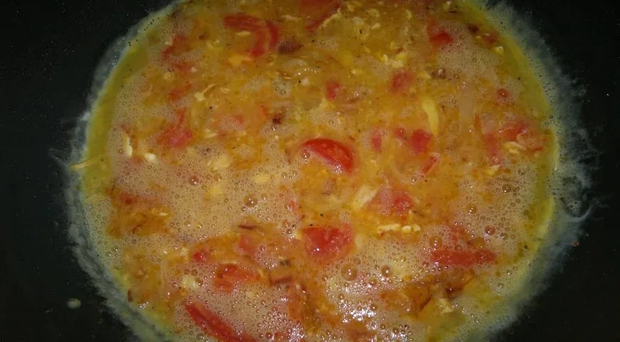 Омлет с помидорами и луком: шаг 7