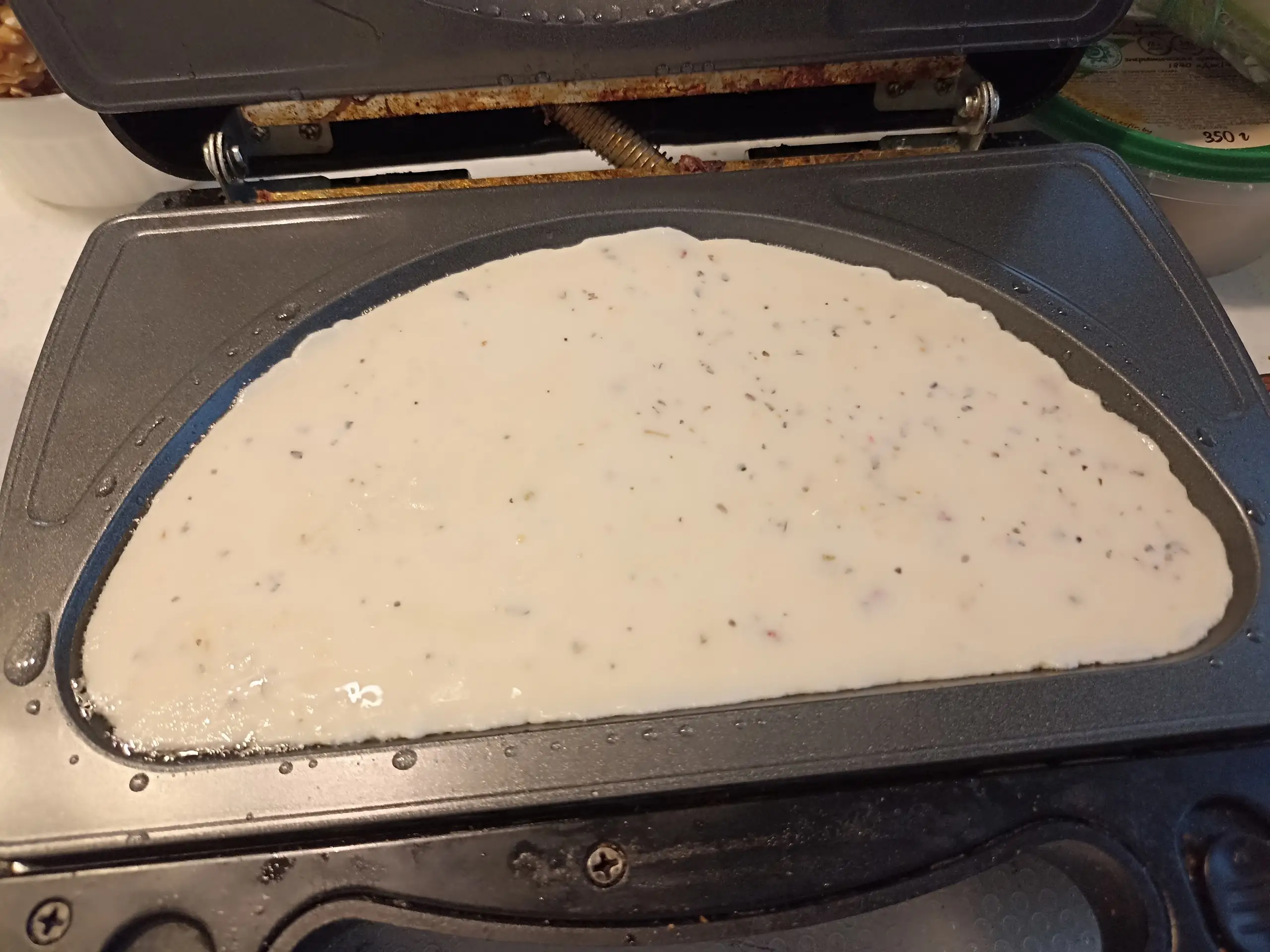 Шаг 7: Омлет с томатами и сыром в мультипекаре