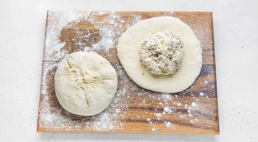 Осетинский пирог с курицей и сыром: шаг 7