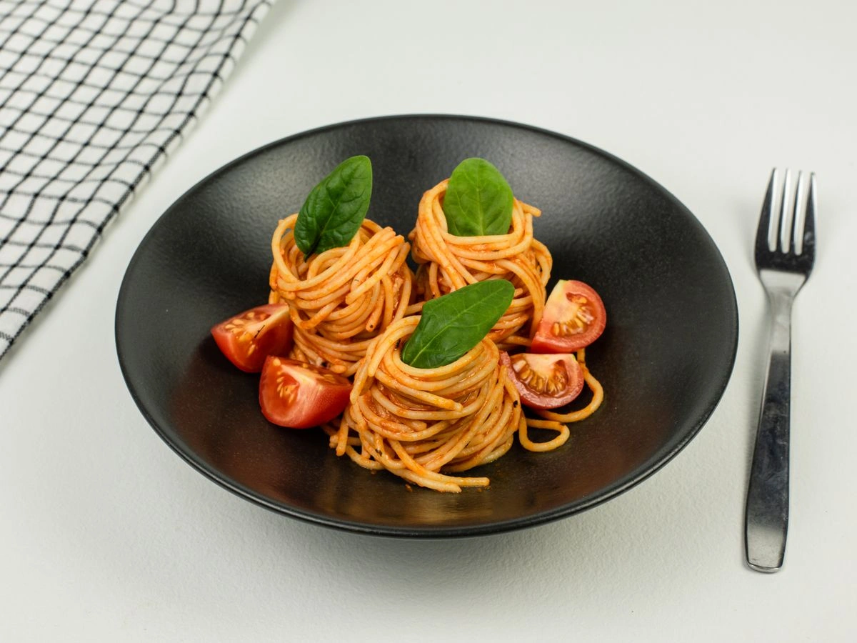 Шаг 7: Паста в томатно-чесночном соусе