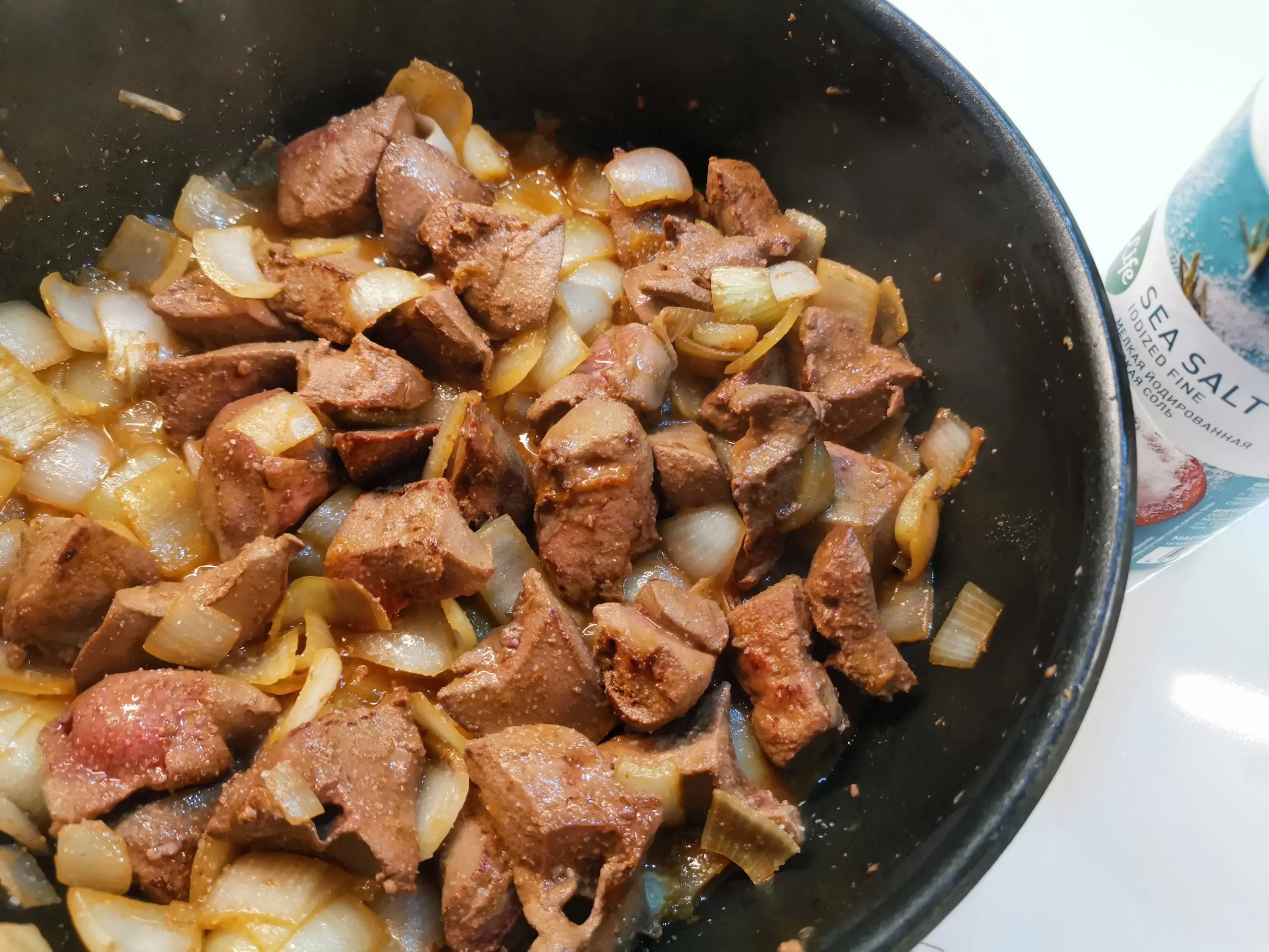 Шаг 7: Печень с луком в сметане