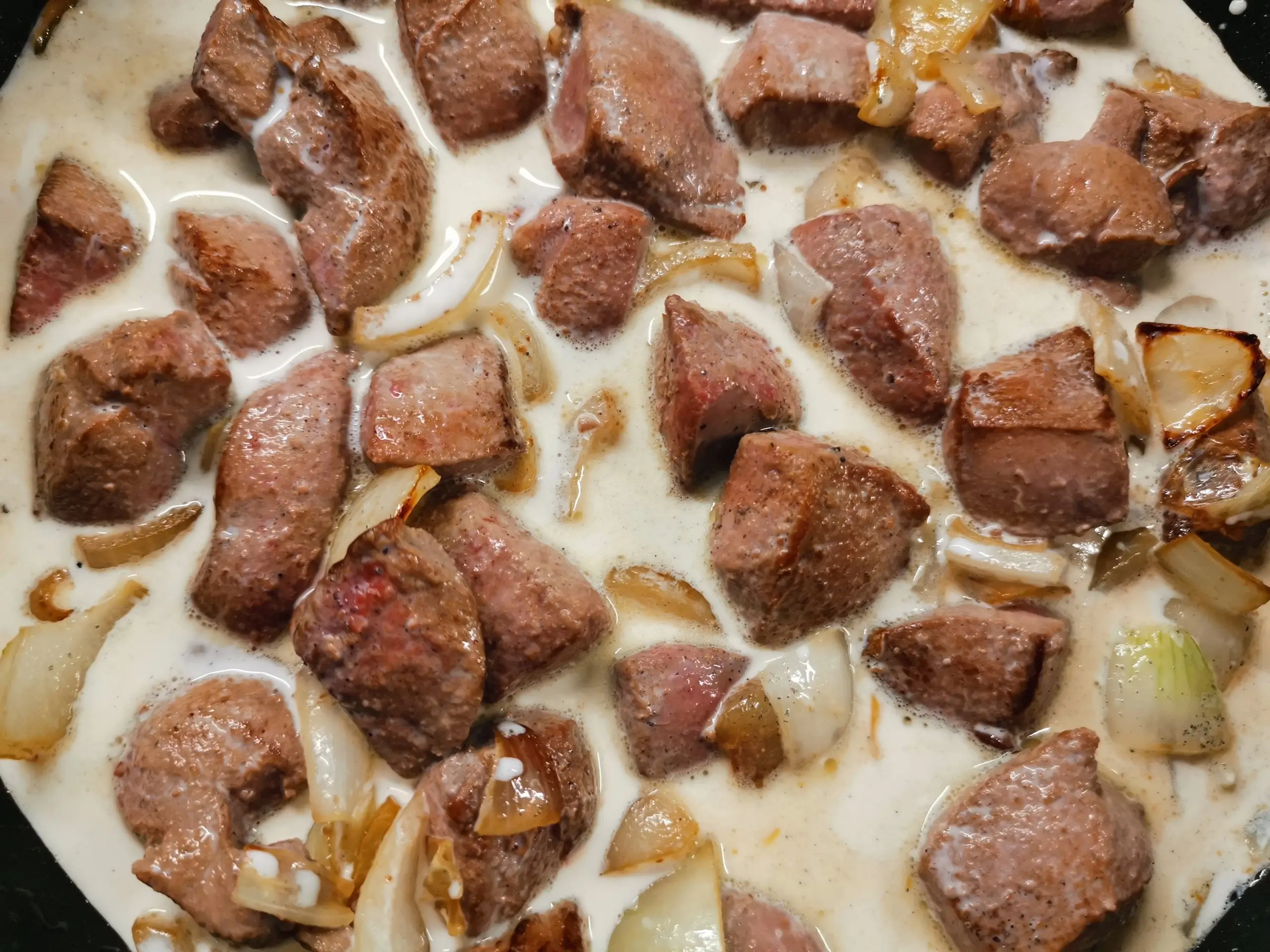 Шаг 7: Печень в сливочном соусе