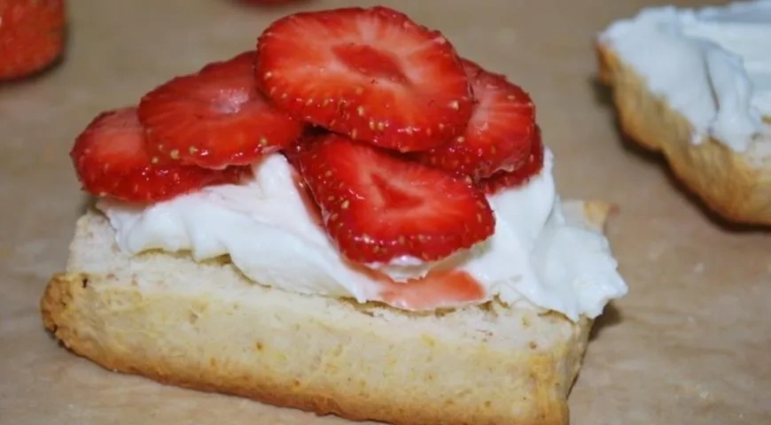 Печенье с клубникой: шаг 7