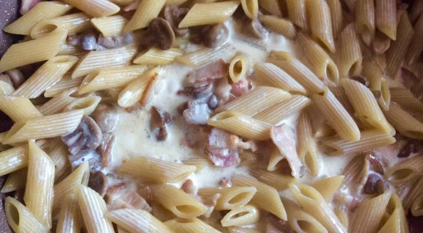 Пенне с беконом в сливочном соусе: шаг 7