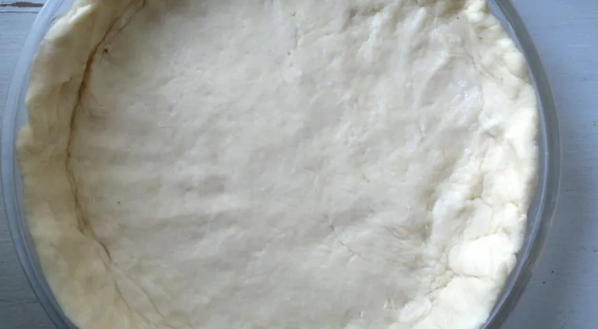 Пирог из творожного теста со сливами и ореховой карамелью: шаг 7