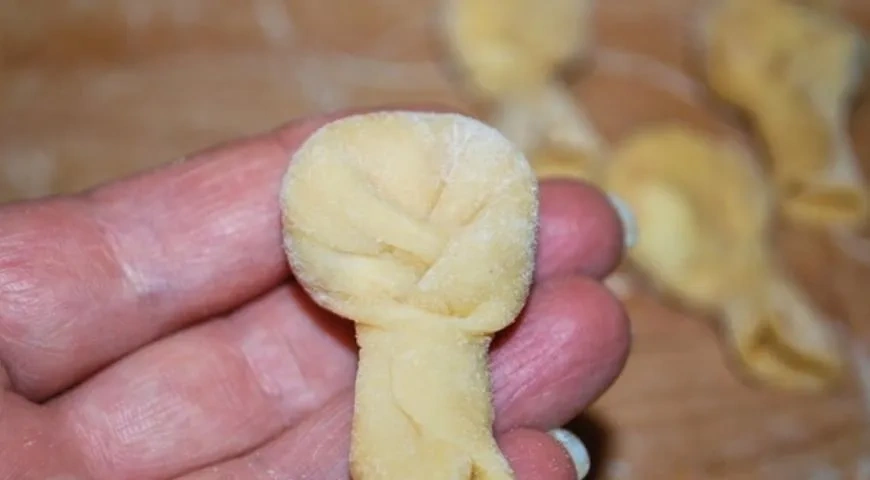 Плетеные сардинские равиоли Кулурджонес: шаг 7