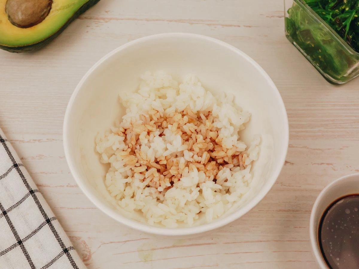 Шаг 7: Поке с креветками в соусе свит чили