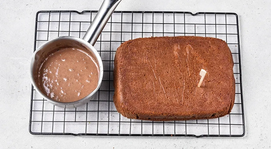 Простой шоколадный пирог с пропиткой и глазурью: шаг 7