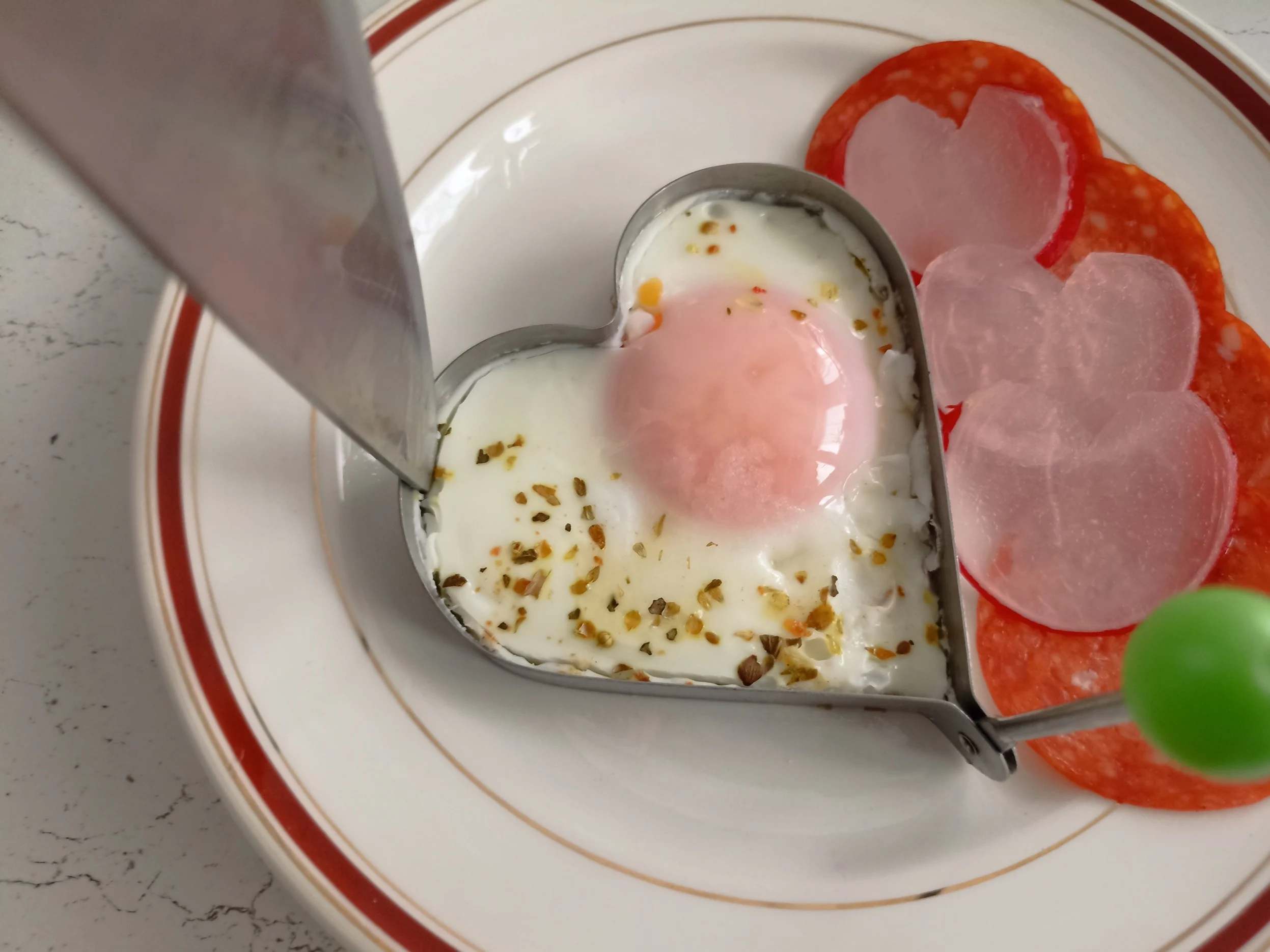 Шаг 7: Простой романтический завтрак к 14 февраля