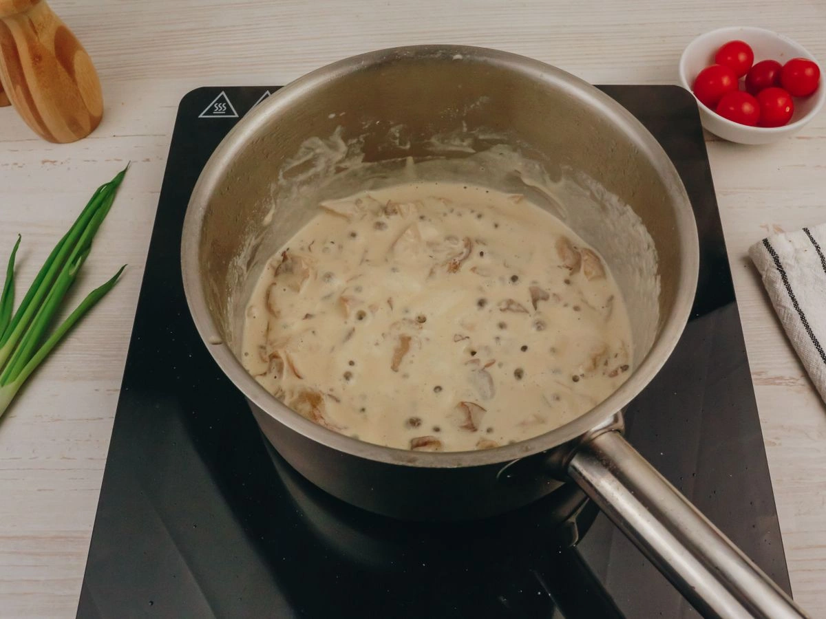 Шаг 7: Пюре с вешенками в сливочном соусе и песто