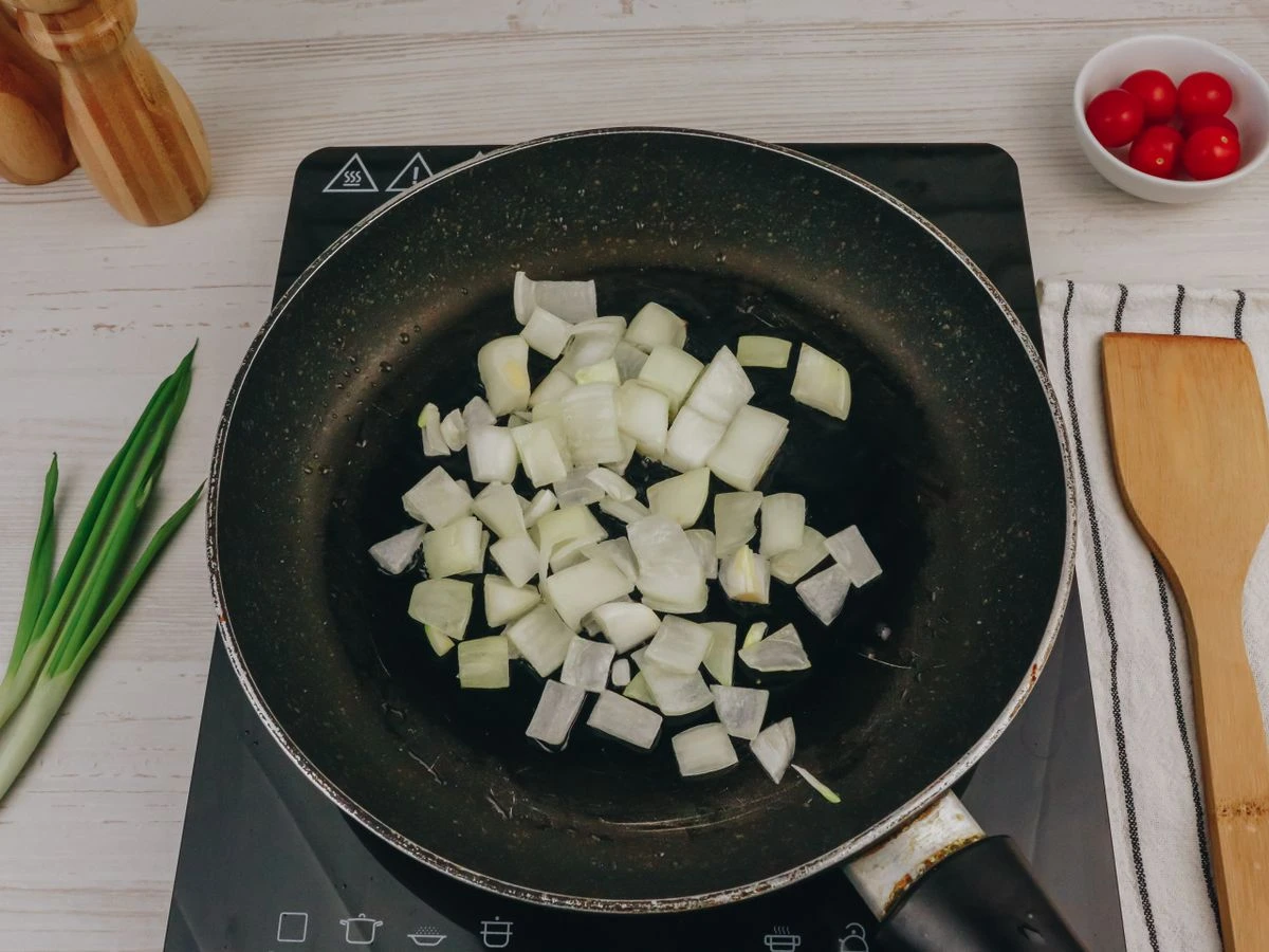 Шаг 7: Пюре со свиным гуляшом