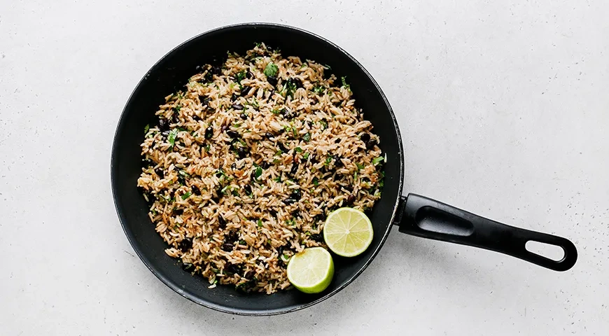 Рис с фасолью на сковороде: шаг 7