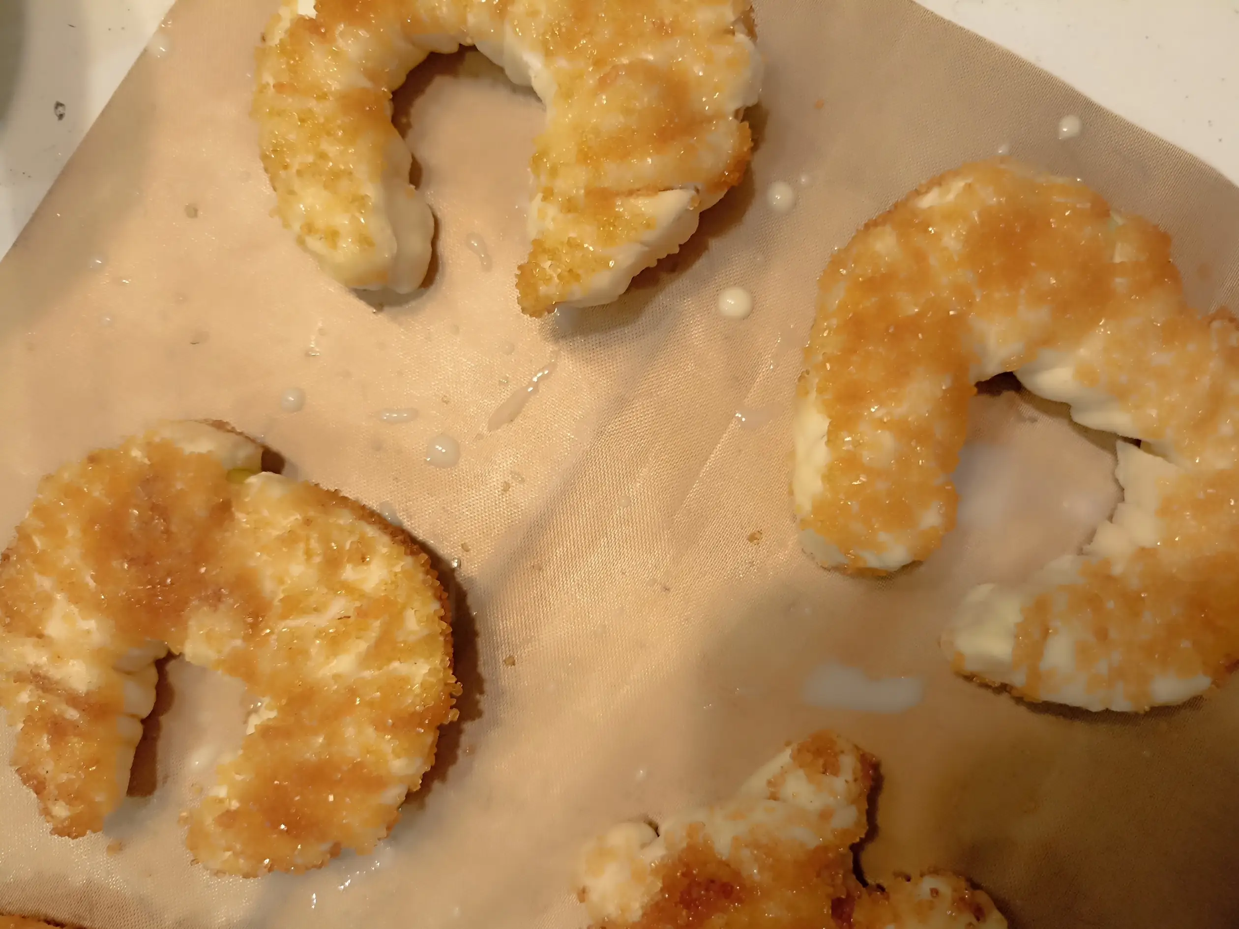 Шаг 7: Рогалики-подковки с яблоком из слоеного теста