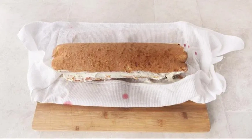 Рулет с клюквой и апельсиновым маскарпоне: шаг 7