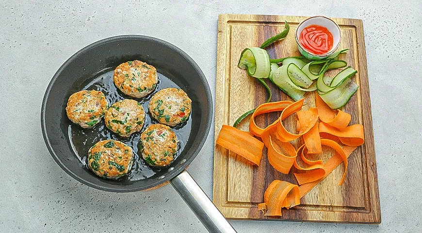 Рыбные котлеты из лосося по-тайски: шаг 7