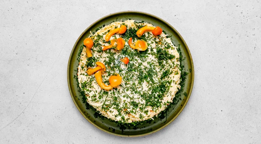 Салат «Грибное лукошко» с опятами и курицей: шаг 7