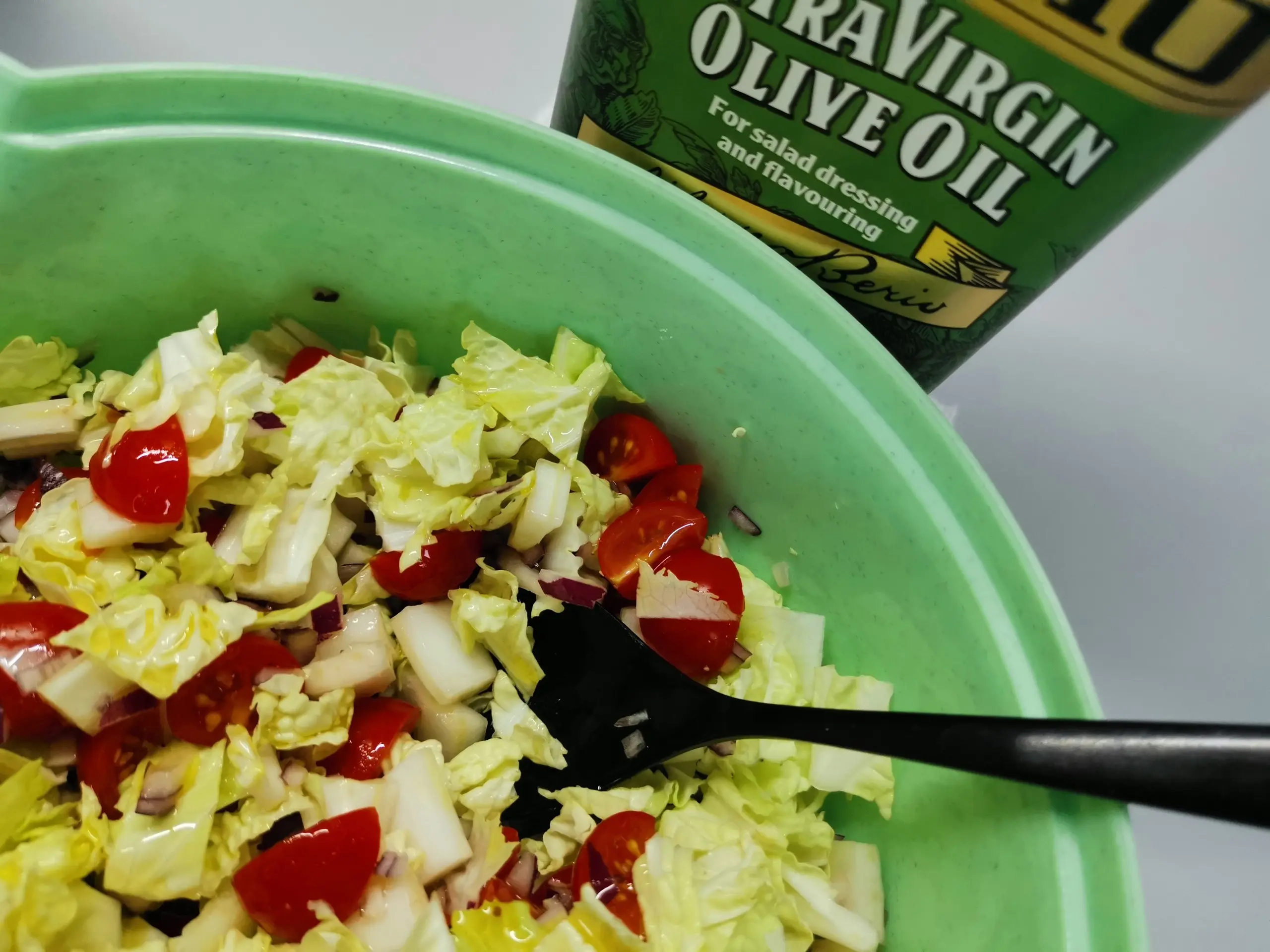 Шаг 7: Салат из пекинской капусты с помидорами