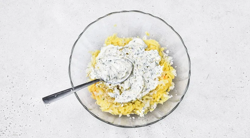 Салат «Мимоза» с копченой курицей: шаг 7