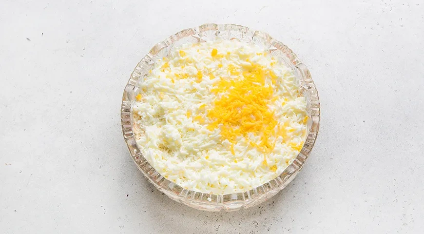 Салат «Мимоза» с семгой: шаг 7