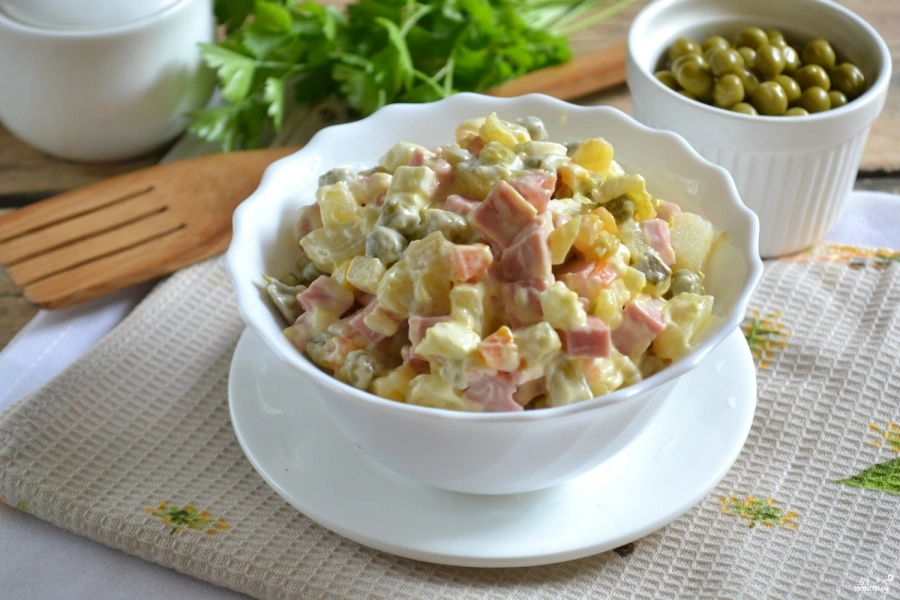 Шаг 7: Салат оливье классический с колбасой