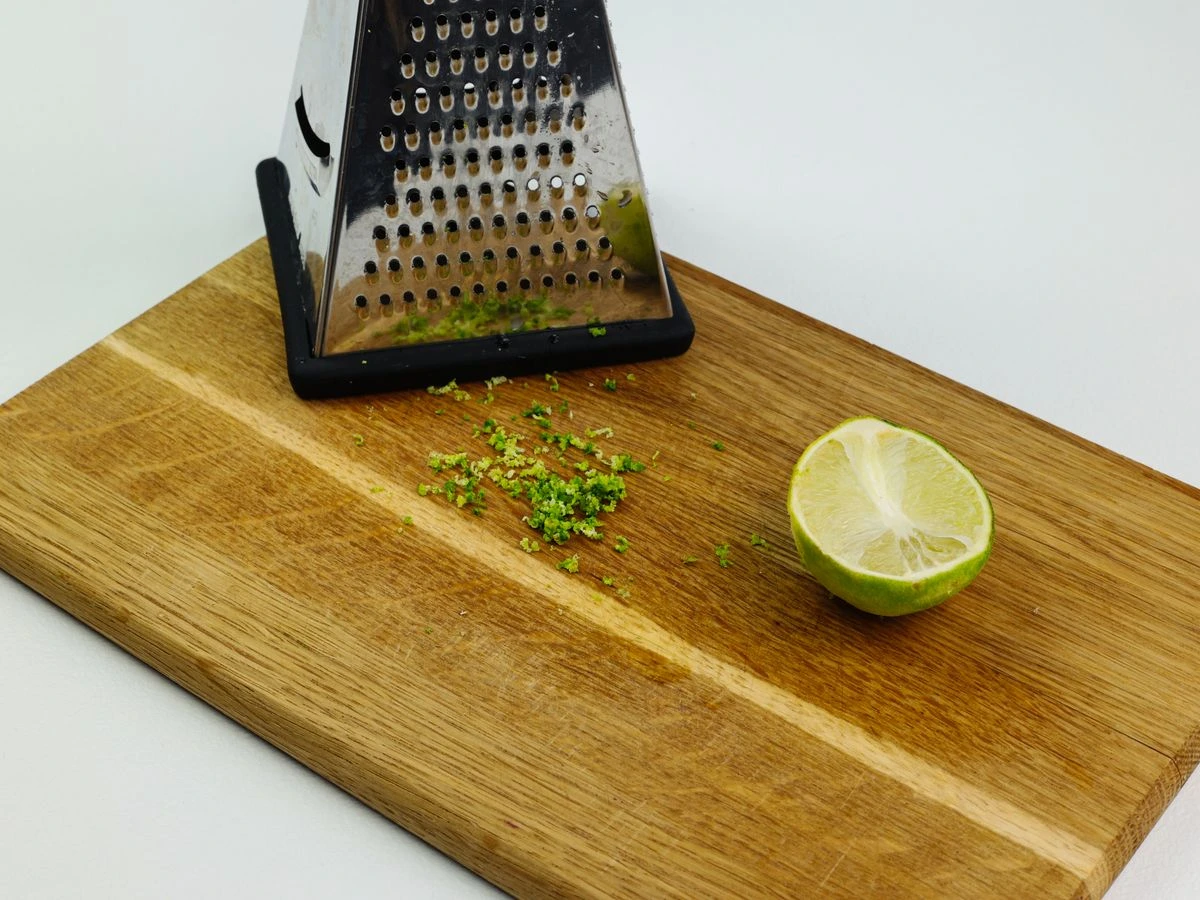 Шаг 7: Салат с авокадо и томатами