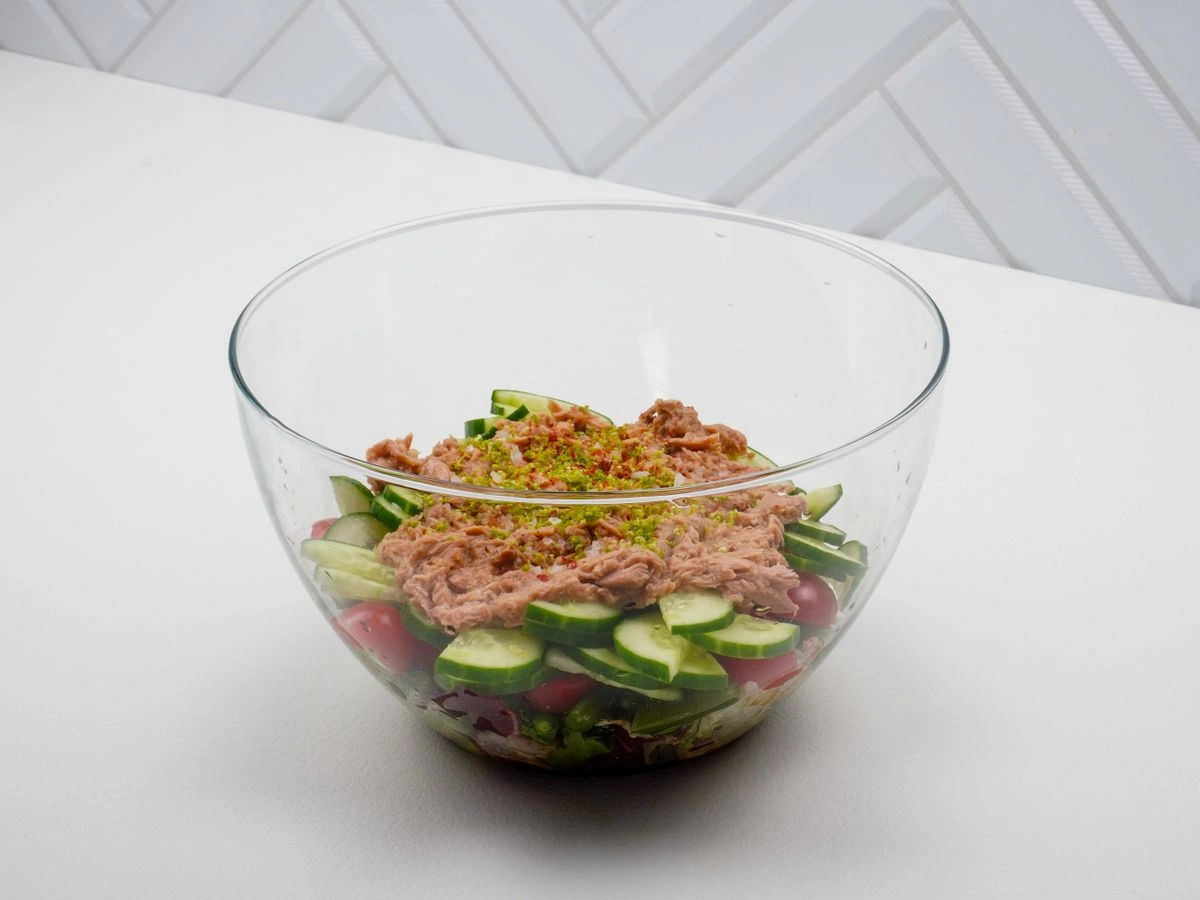 Шаг 7: Салат с авокадо и тунцом