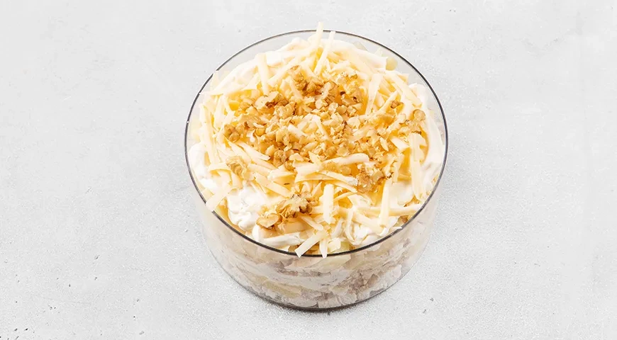 Салат с курицей, ананасом и сыром: шаг 7