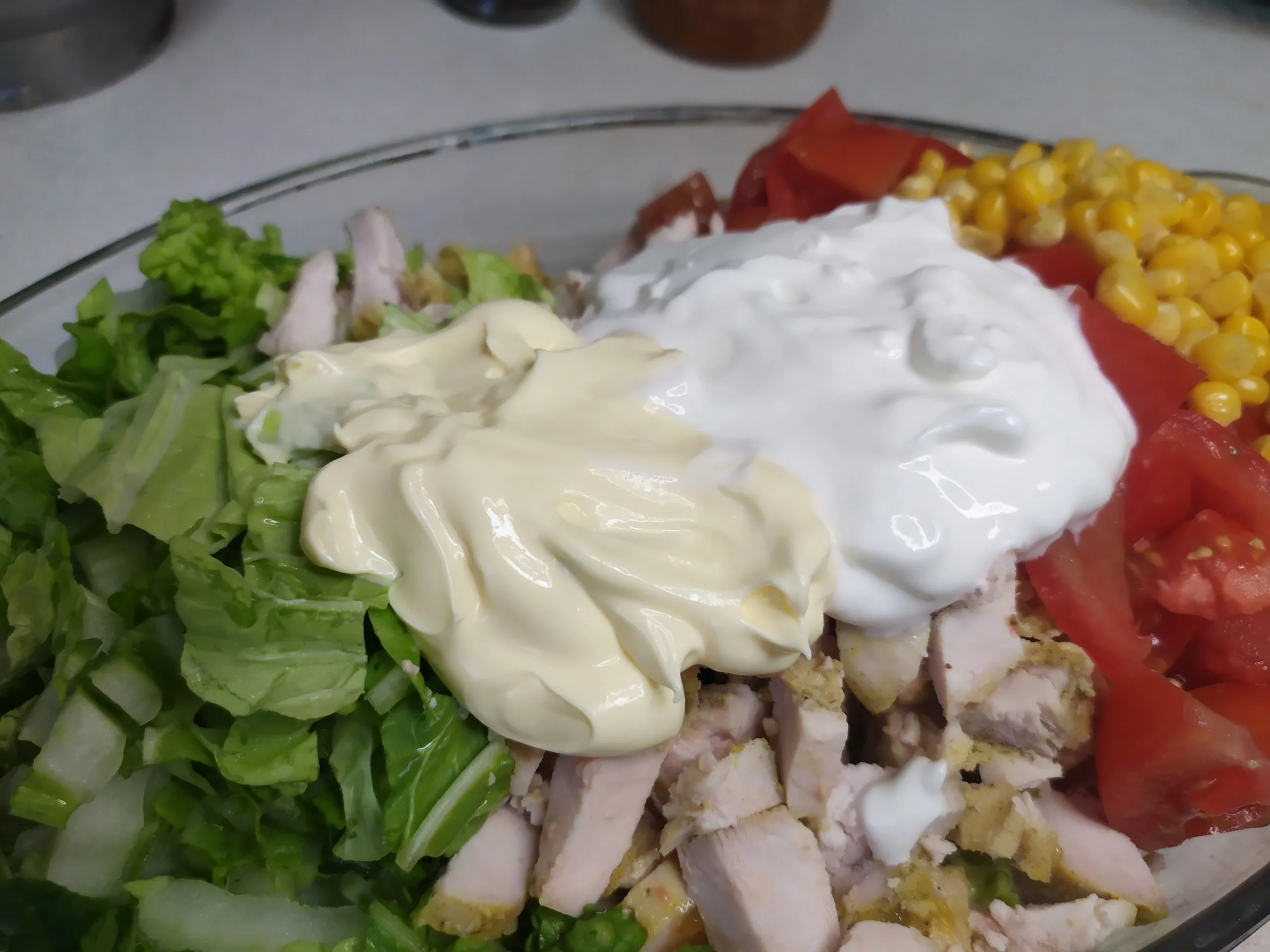 Шаг 7: Салат с пекинской капустой, курицей и помидорами