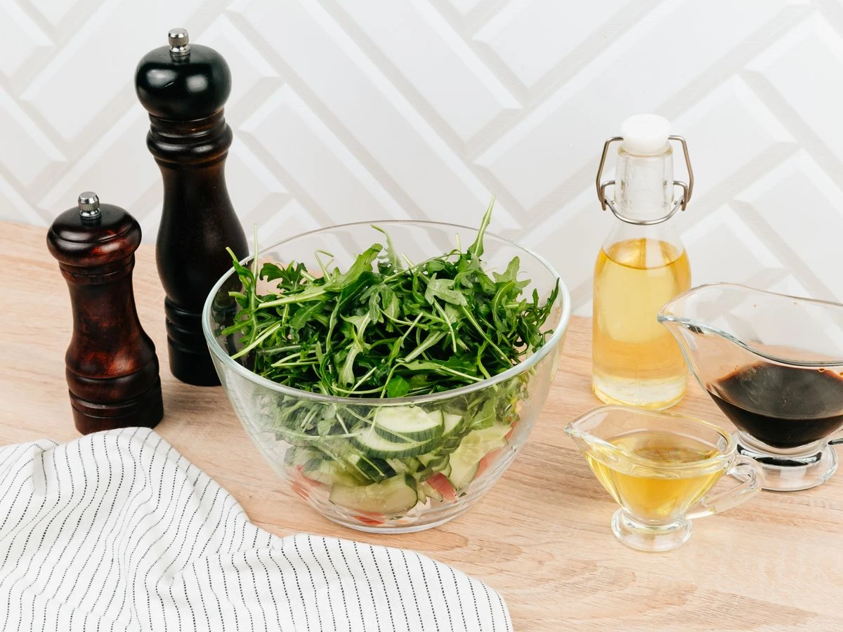 Шаг 7: Салат с руколой и сыром