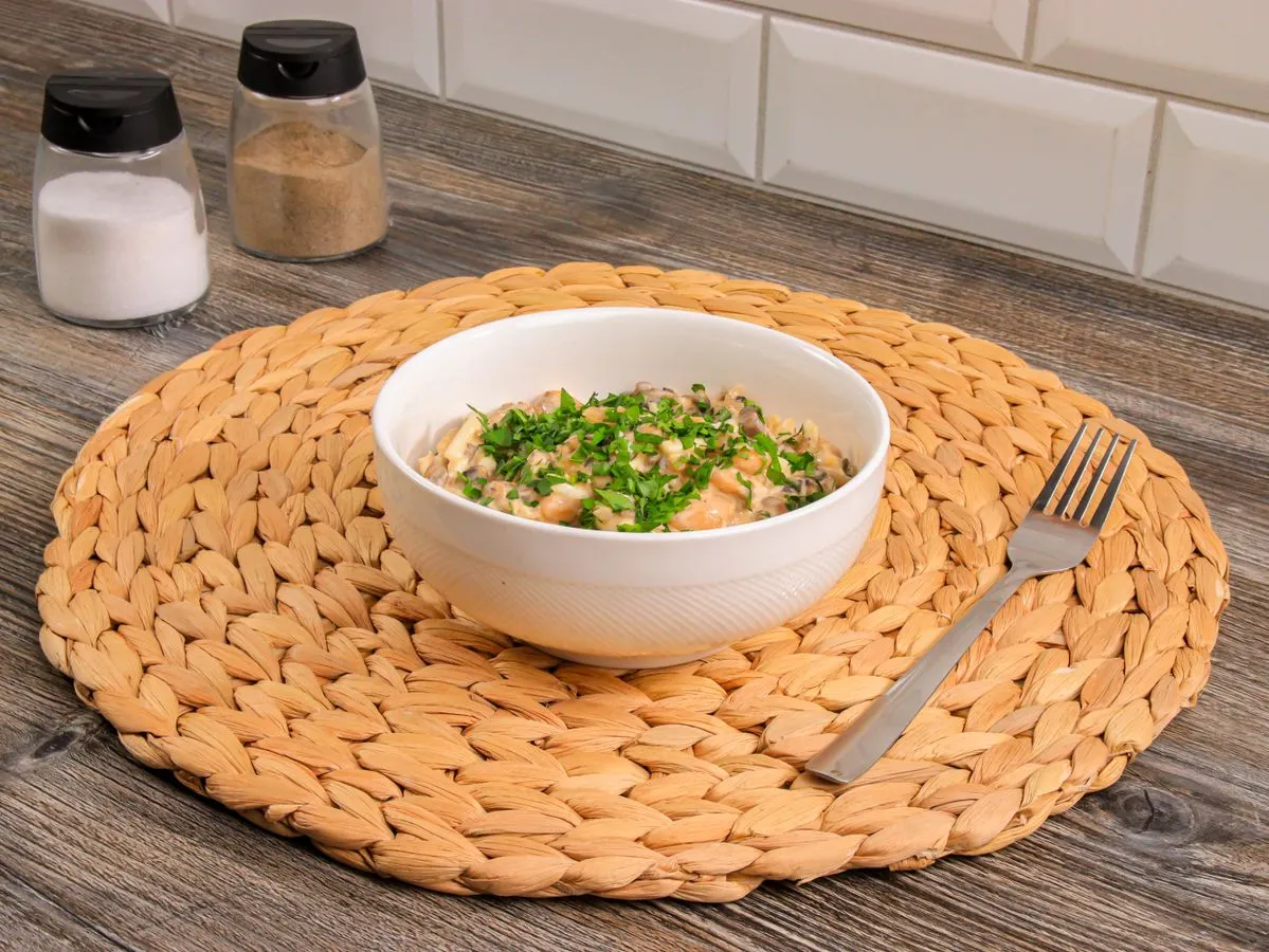 Шаг 7: Салат с шампиньонами и фасолью