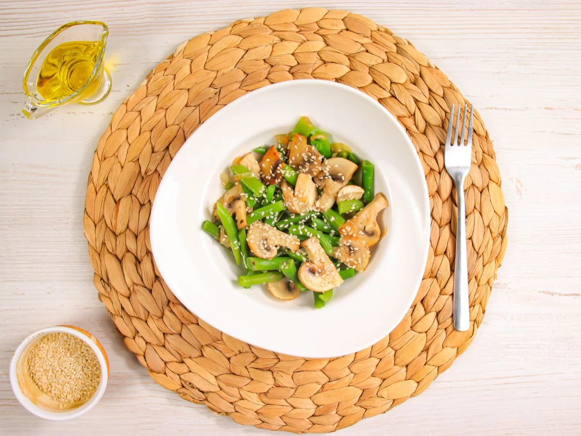 Шаг 7: Салат со стручковой фасолью и шампиньонами