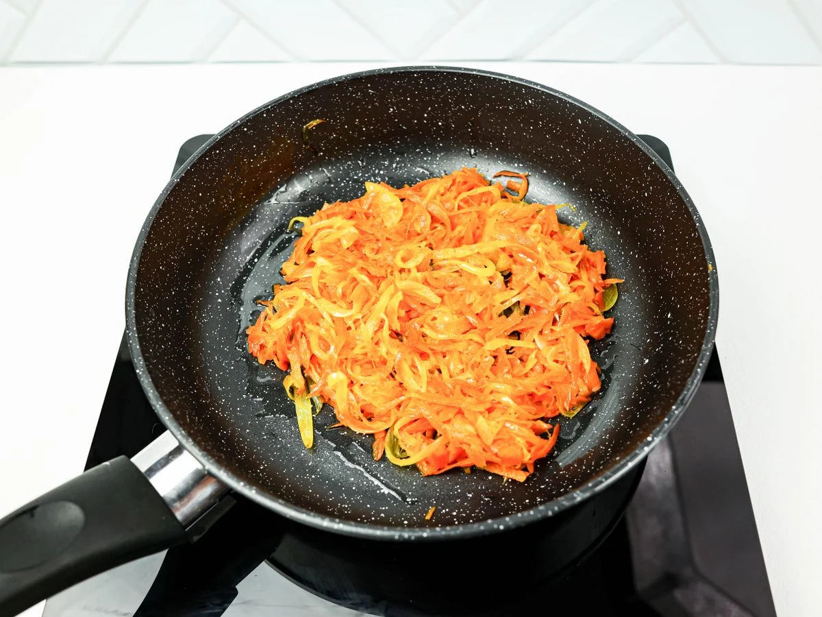 Шаг 7: Сардельки с тушеными овощами