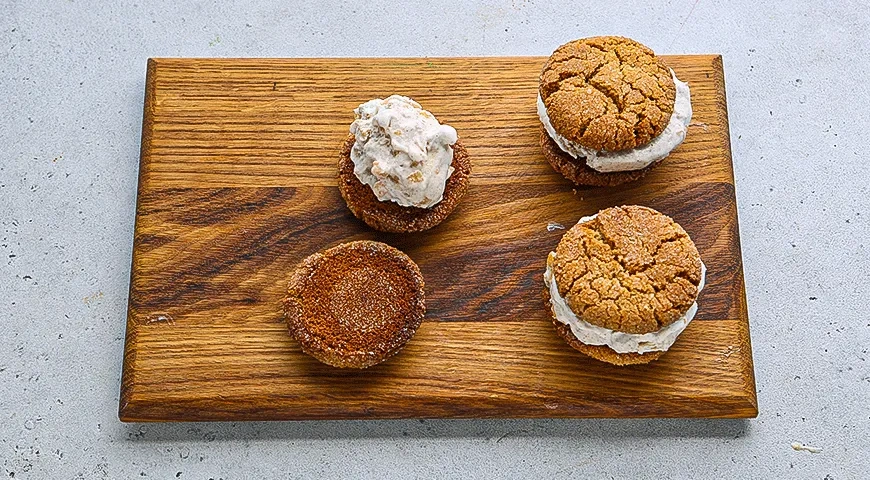 Сэндвичи из печенья с яблоками и мороженым: шаг 7