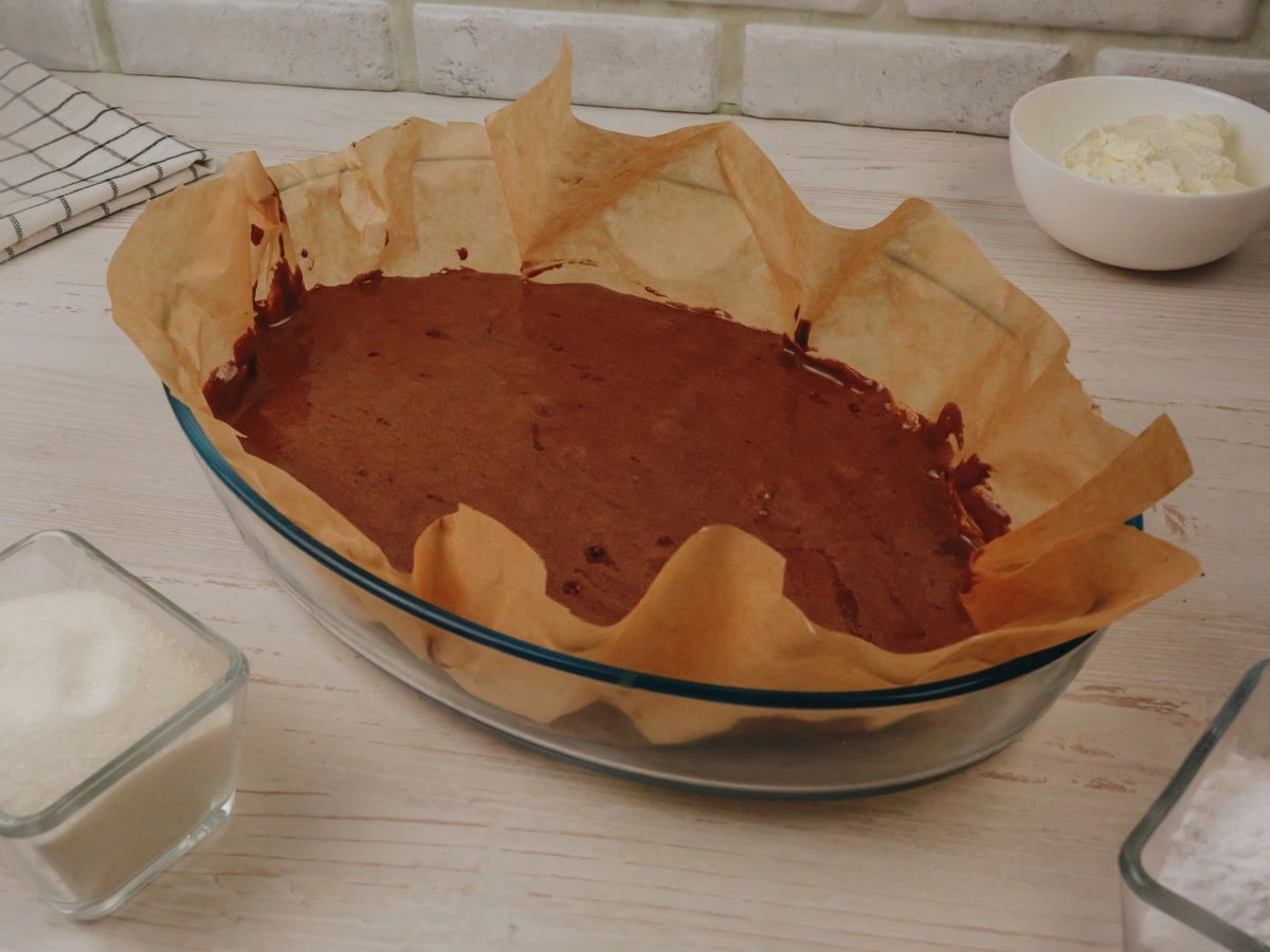 Шаг 7: Шахматный бисквит с голубикой и творожным сыром