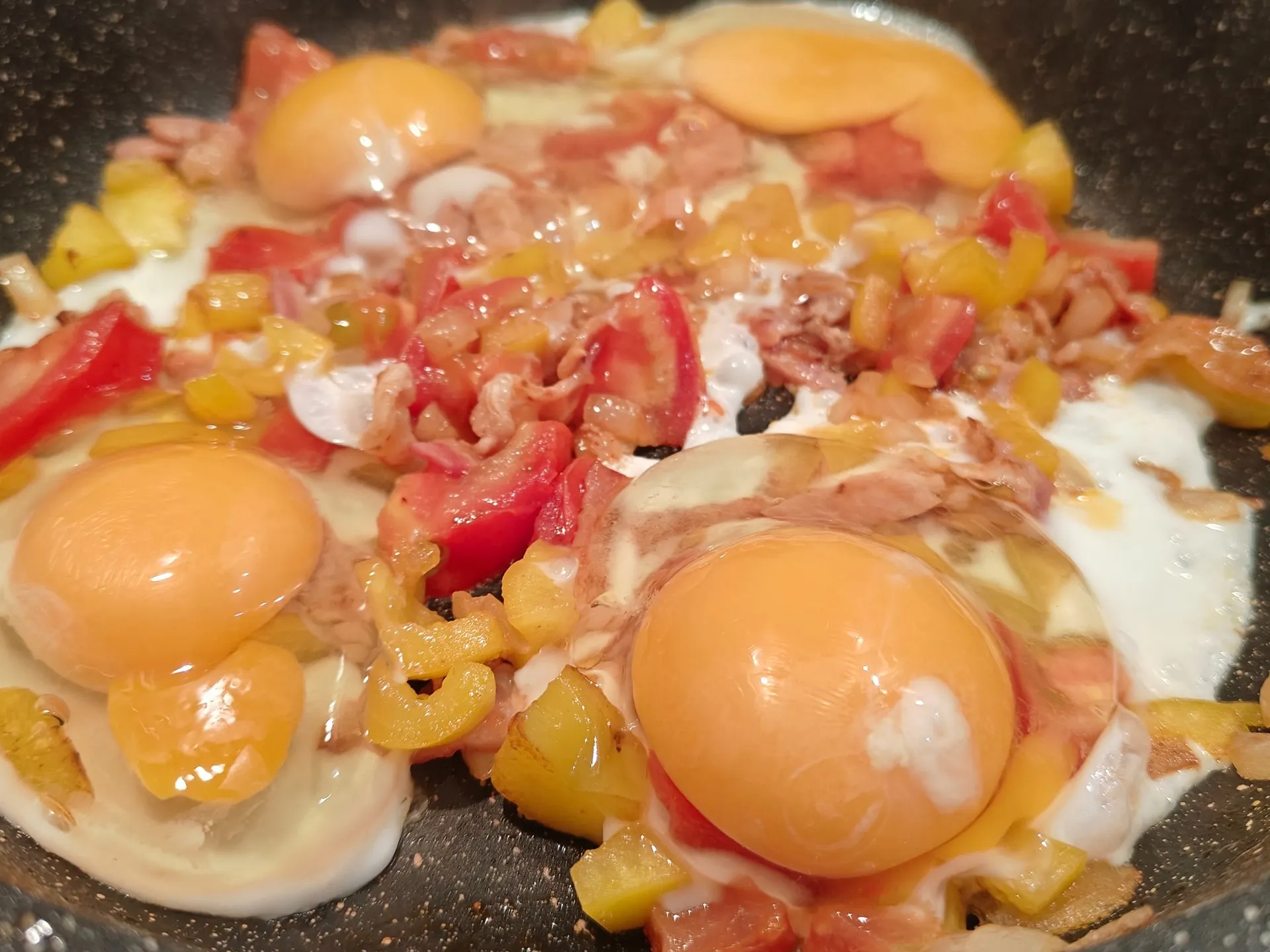 Шаг 7: Шакшука на завтрак с болгарским перцем и беконом