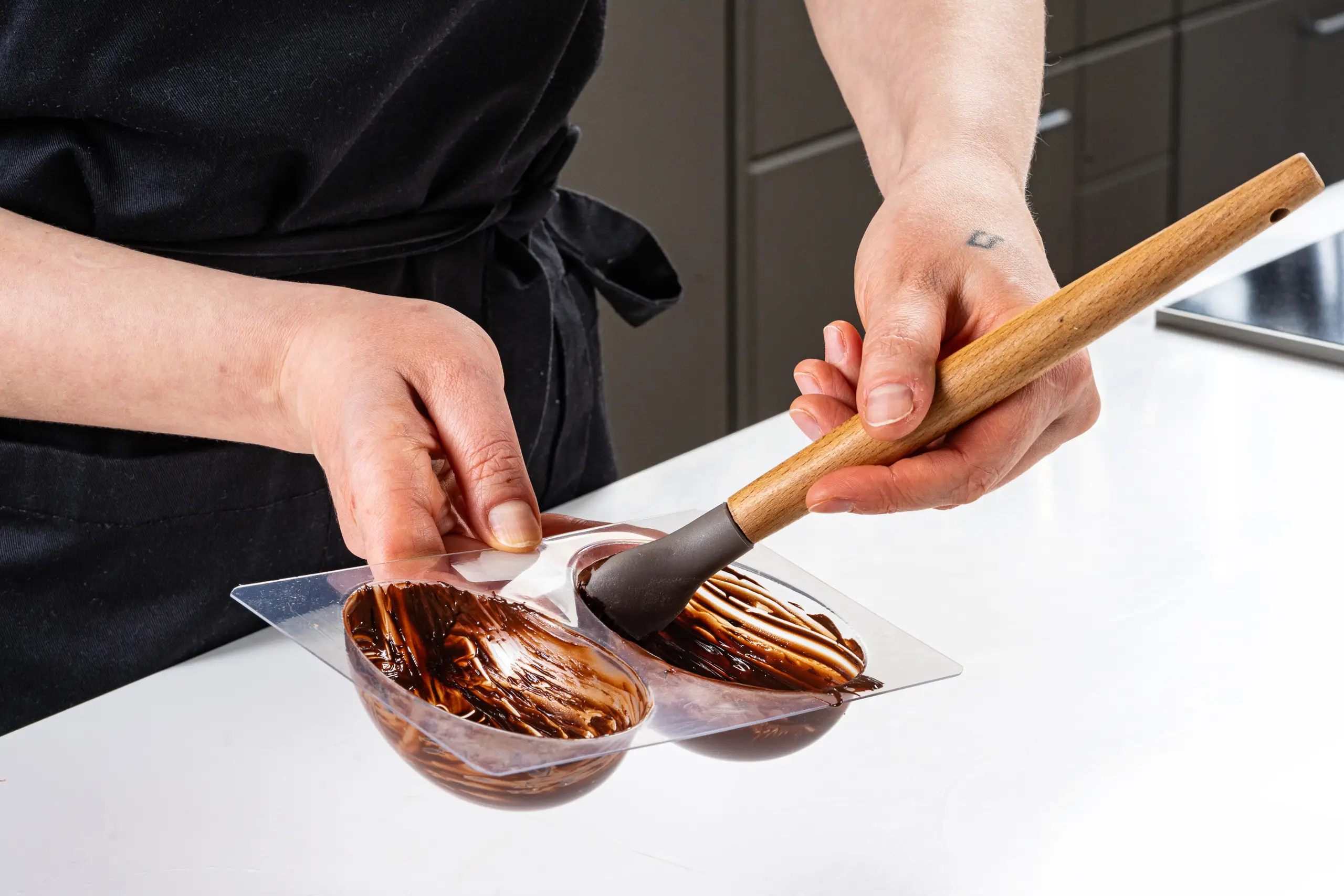 Шаг 7: Шоколадные пасхальные яйца