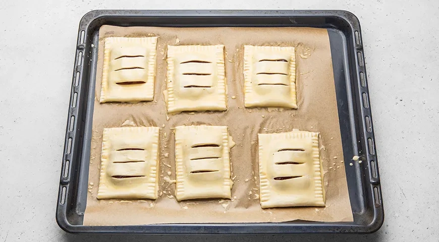 Слойки с повидлом: шаг 7