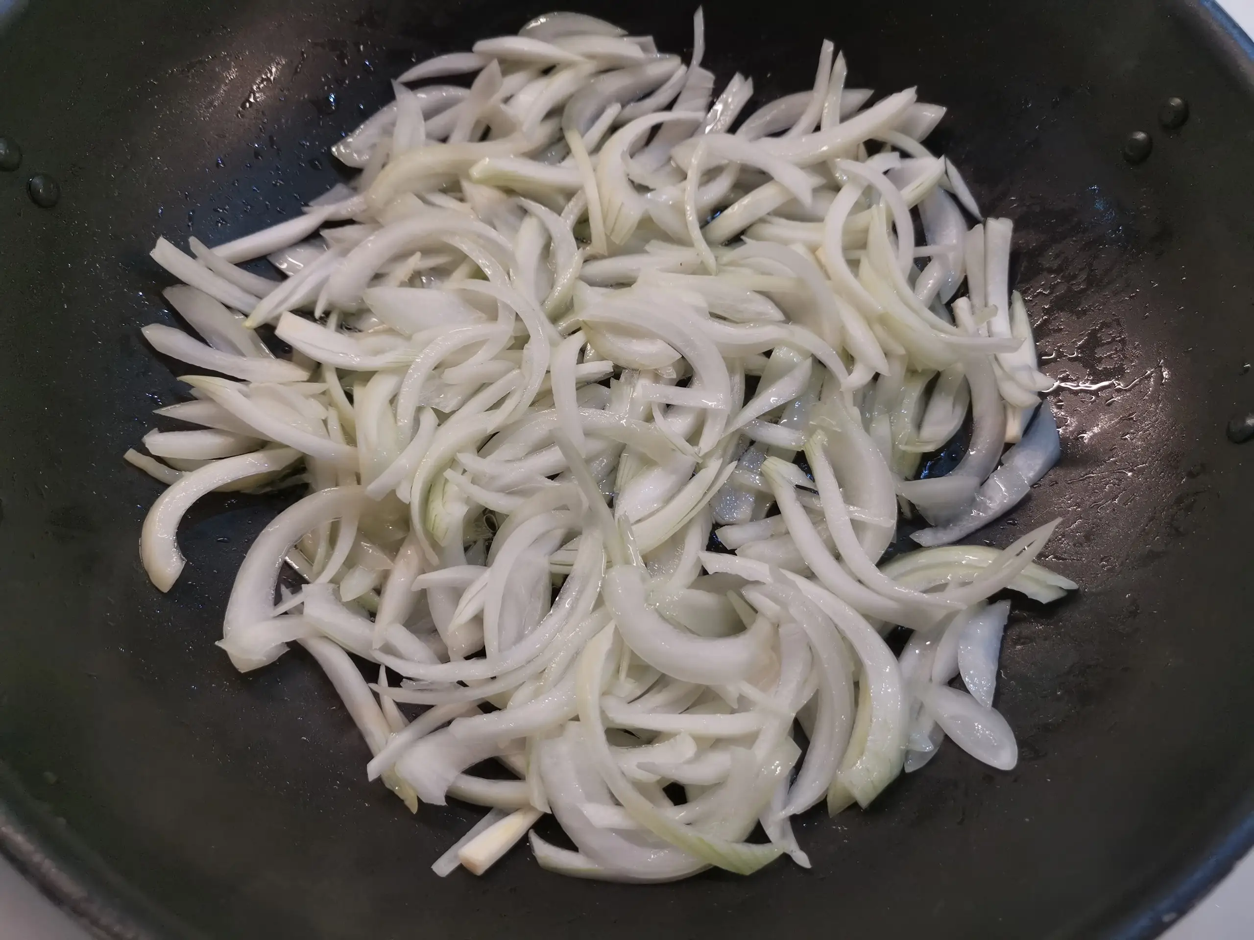 Шаг 7: Солянка с сосисками