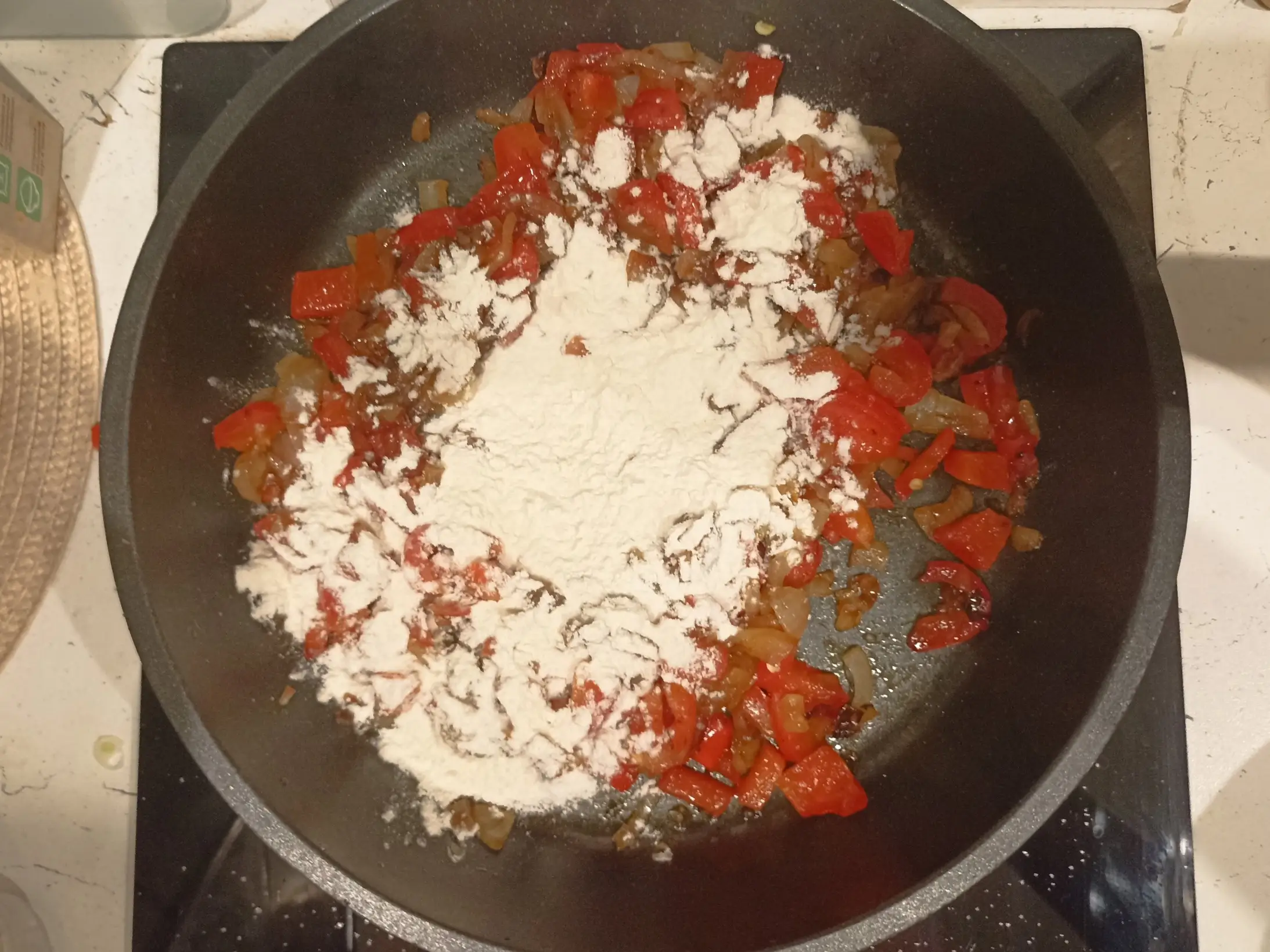 Шаг 7: Сосиски, тушенные с овощами