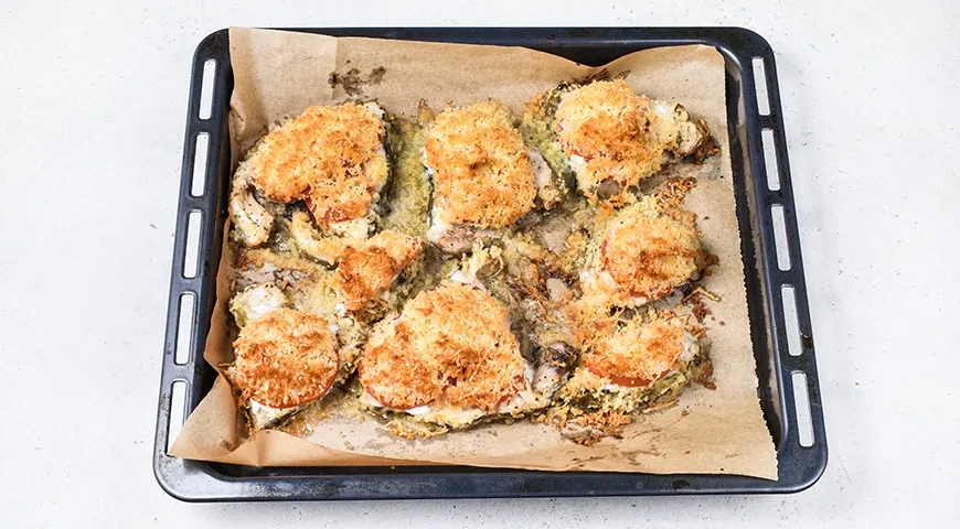 Стейк зубатки, запеченный с сыром и помидорами в духовке: шаг 7