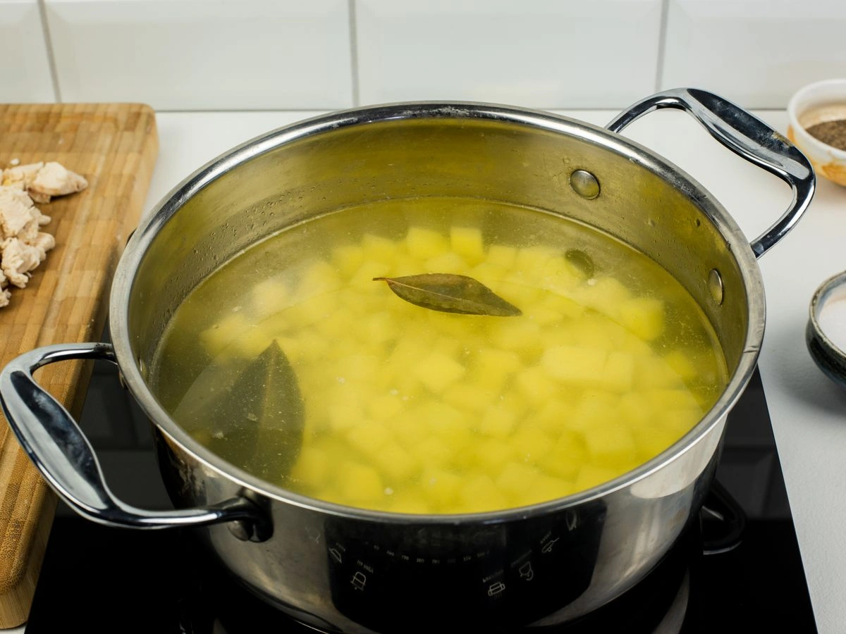 Шаг 7: Сырный суп по-французски с курицей