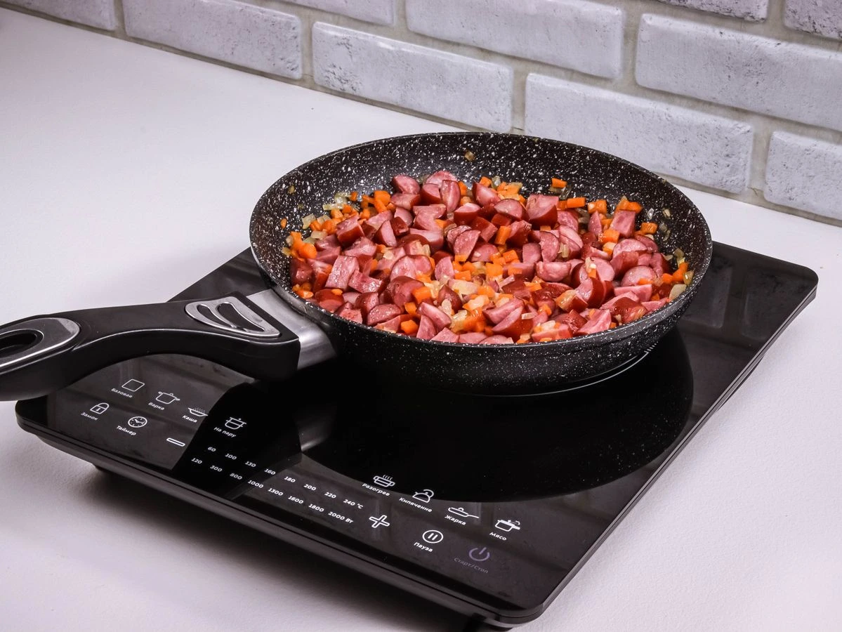 Шаг 7: Сырный суп с охотничьими колбасками