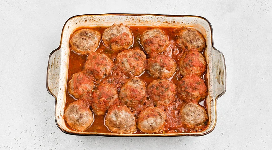 Тефтели в томатном соусе в духовке: шаг 7