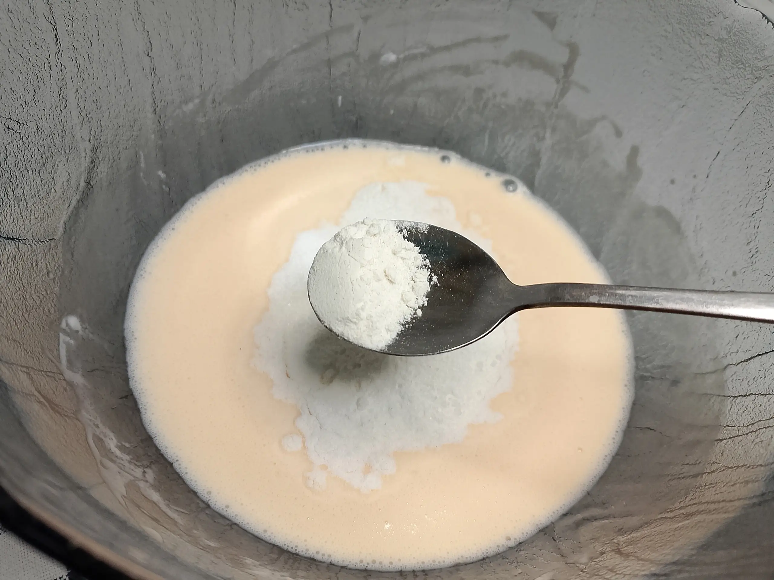 Шаг 7: Тонкие блинчики на йогурте