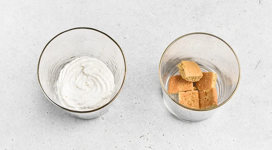 Трайфл Медовик в стакане: шаг 7