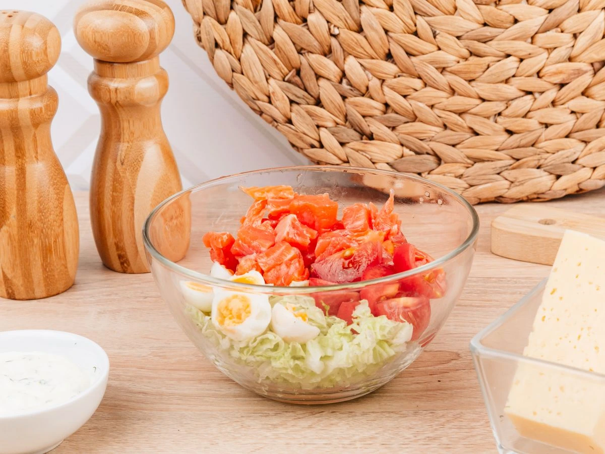 Шаг 7: «Цезарь» с лососем