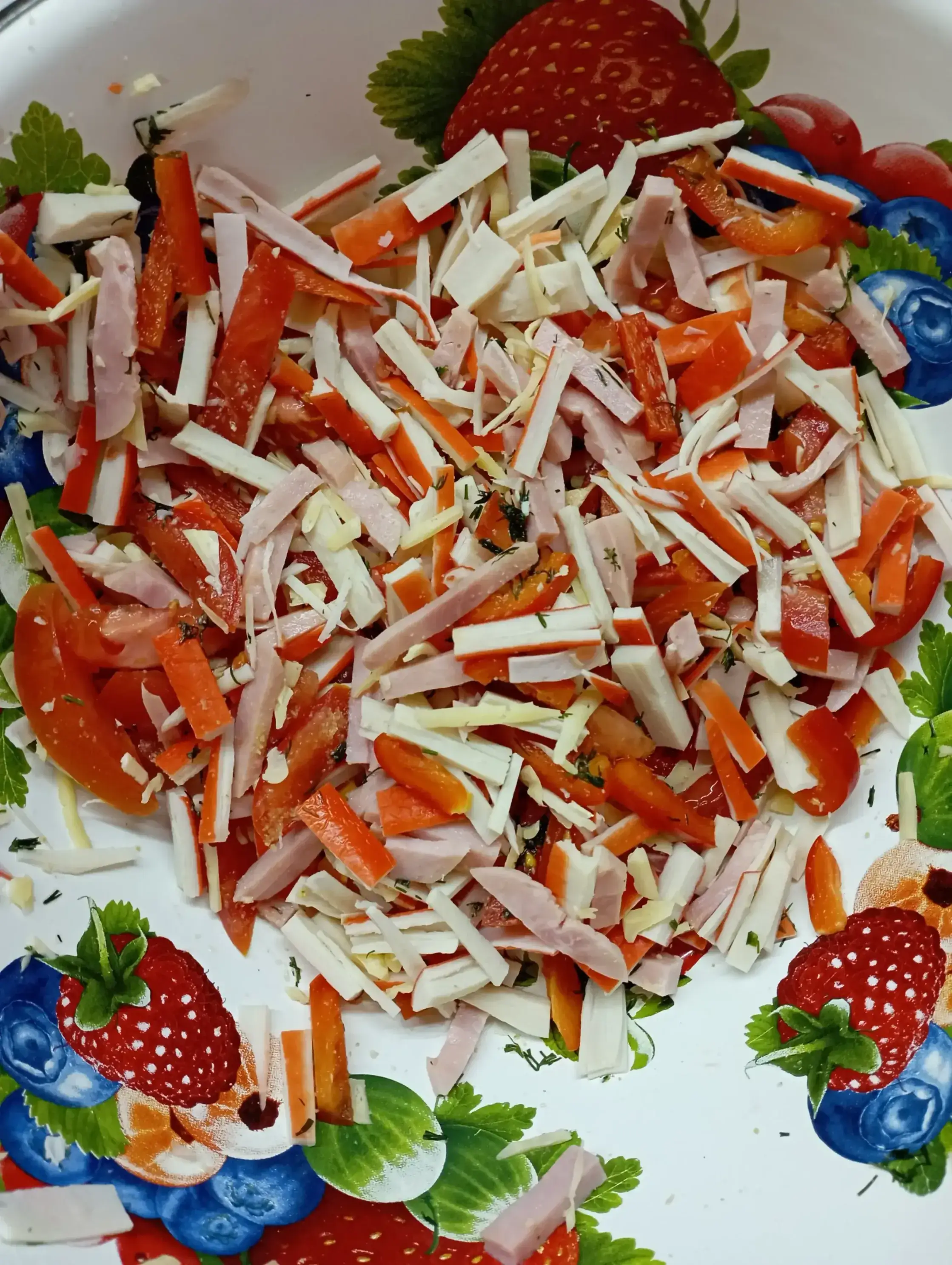 Турецкий салат с крабовыми палочками и ветчиной: шаг 7