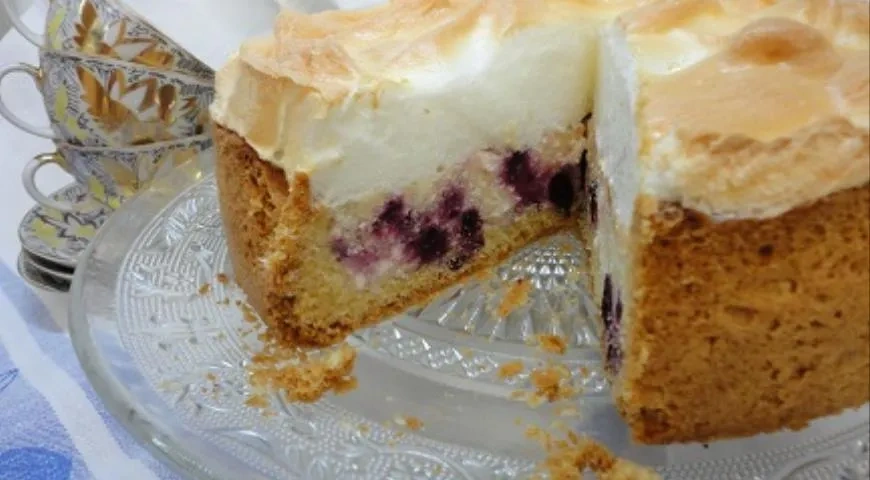 Творожно-ягодный пирог с меренгой: шаг 7