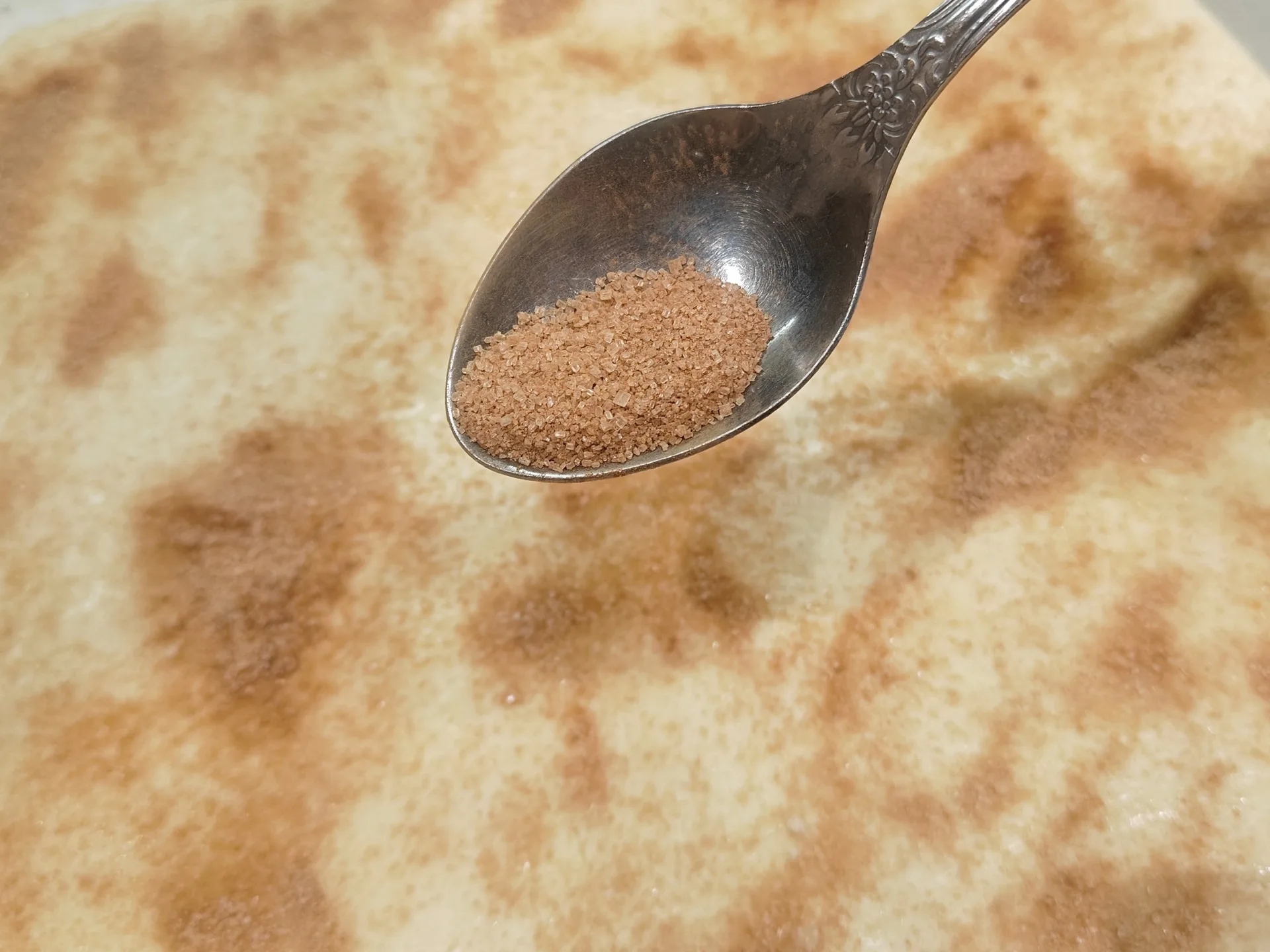 Шаг 7: Ушки с сахаром и корицей из слоеного теста